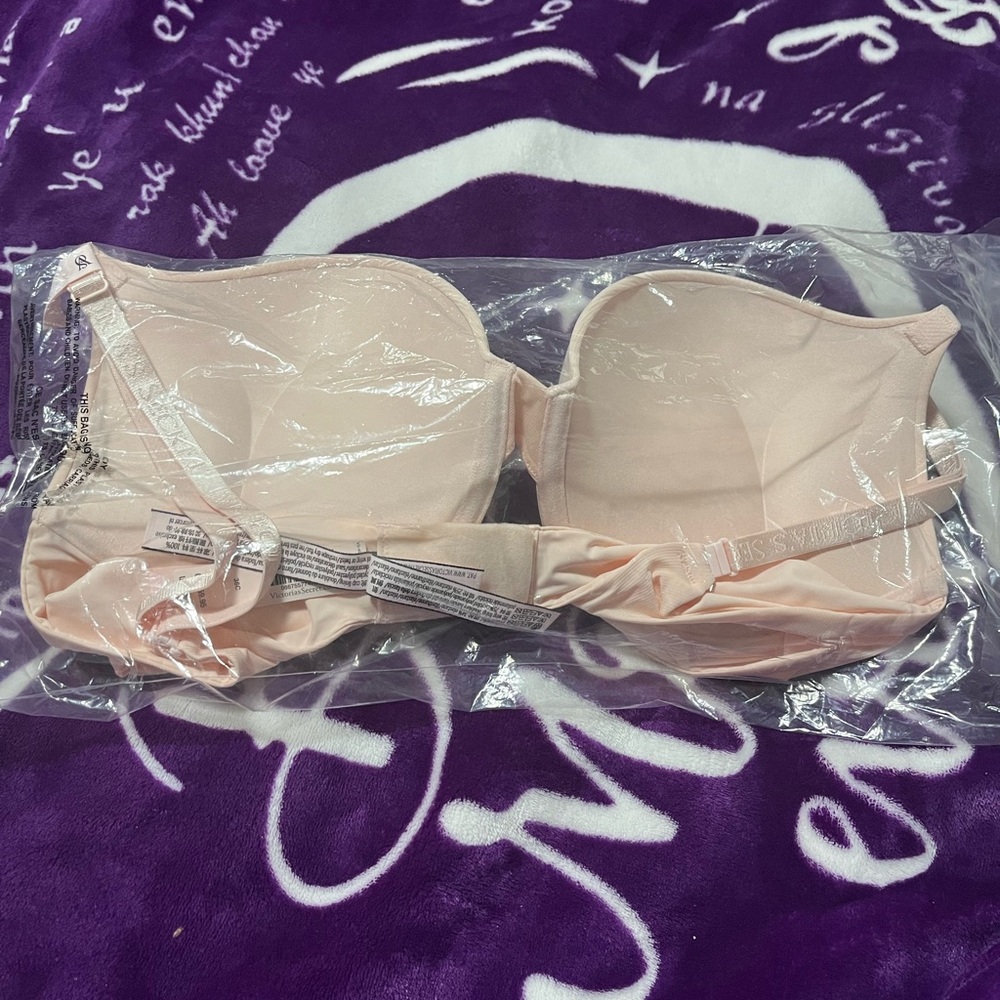*Victoria Secret* - Picture 4 of 4